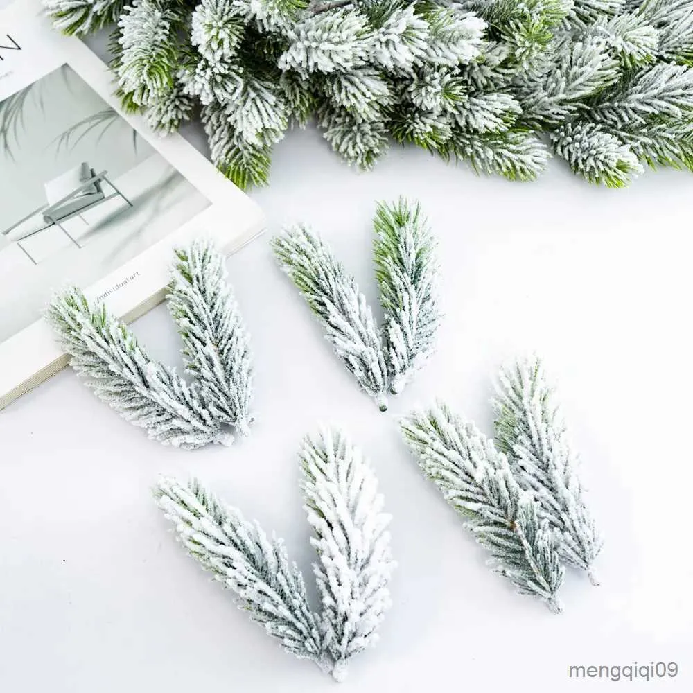 20/Artificial Snow Pine Tree Leaves Branches For Christmas Tree, Wedding,  DIY, Desktop, Living Room, Home & Kitchen Decorations R230928 From  Mengqiqi09, $12.78